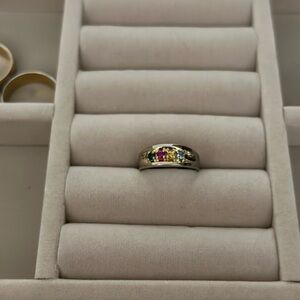 Elegant Gold Ring with Multicolor Gemstones